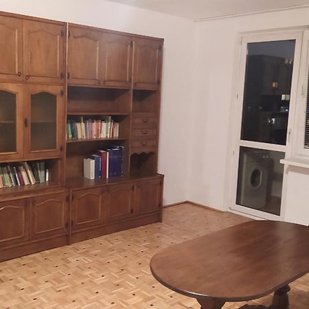 Uroczy Apartament Z Bezplatnych Parkingiem Varşova Dış mekan fotoğraf
