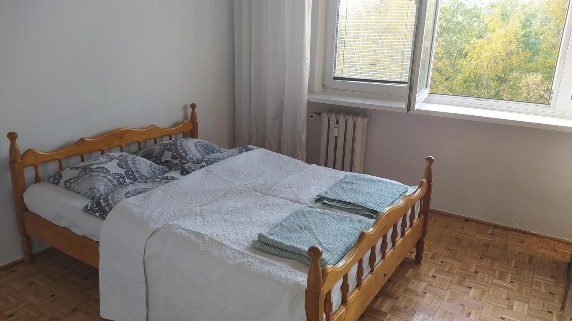 Uroczy Apartament Z Bezplatnych Parkingiem Varşova Dış mekan fotoğraf
